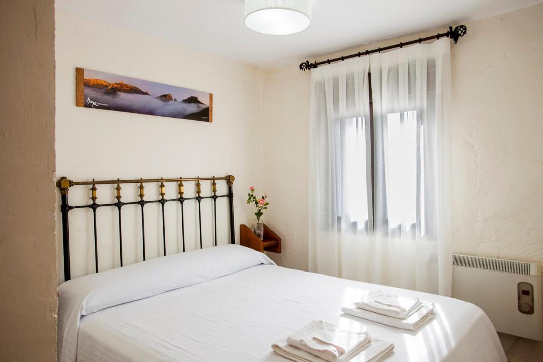 Apartamentos Casa Samper Santa Eulalia de Gállego Δωμάτιο φωτογραφία