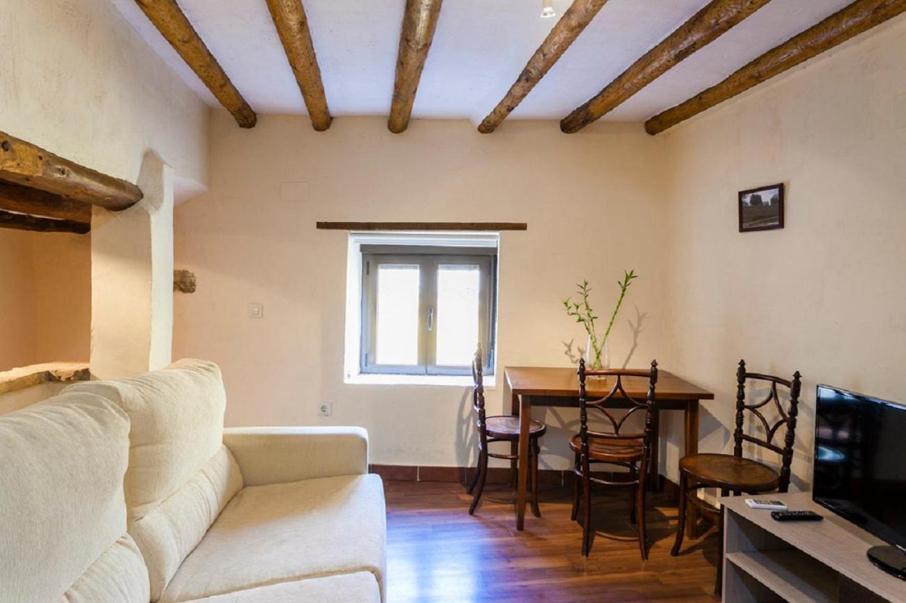 Apartamentos Casa Samper Santa Eulalia de Gállego Δωμάτιο φωτογραφία